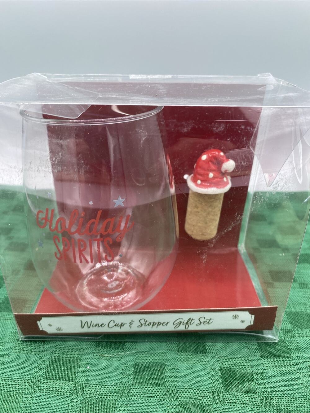 Holiday Spirits Wine Cup & Stopper Gift Set. Comes w/ 15 oz Wine Glass & Stopper